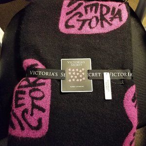 Beautiful NWT Victoria's Secret Heart Throw Blanket/Couverture